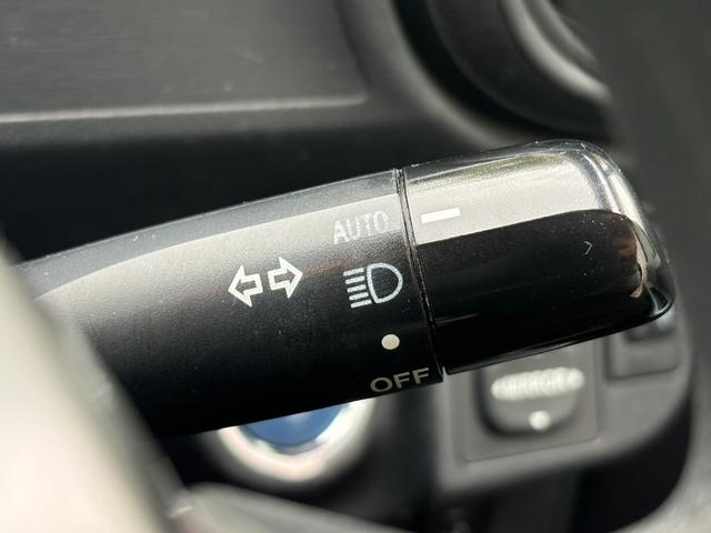 アクア S 純正ナビ バックカメラ ETC プッシュスタート インテリキー オートマチックライト 社外15インチAW 禁煙車 ステアリングリモコン ワンセグ EVモード ECOモード(17枚目)