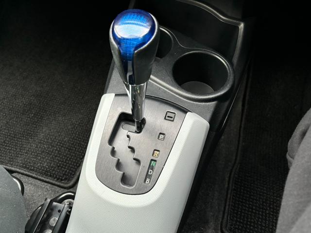 アクア S 純正ナビ バックカメラ ETC プッシュスタート インテリキー オートマチックライト 社外15インチAW 禁煙車 ステアリングリモコン ワンセグ EVモード ECOモード(25枚目)