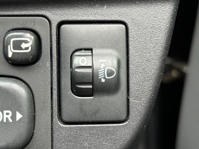 アクア S 純正ナビ バックカメラ ETC プッシュスタート インテリキー オートマチックライト 社外15インチAW 禁煙車 ステアリングリモコン ワンセグ EVモード ECOモード(27枚目)