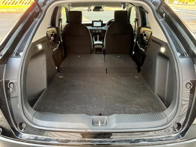 ヴェゼル ｅ：ＨＥＶ　Ｘ　純正ＳＤナビ　バックカメラ　ＥＴＣ　ドライブレコーダー　衝突軽減　Ｂｌｕｅｔｏｏｔｈ接続　プッシュスタート　インテリキー　レーダークルーズ　ＬＥＤヘッド　オートマチックライト（12枚目）