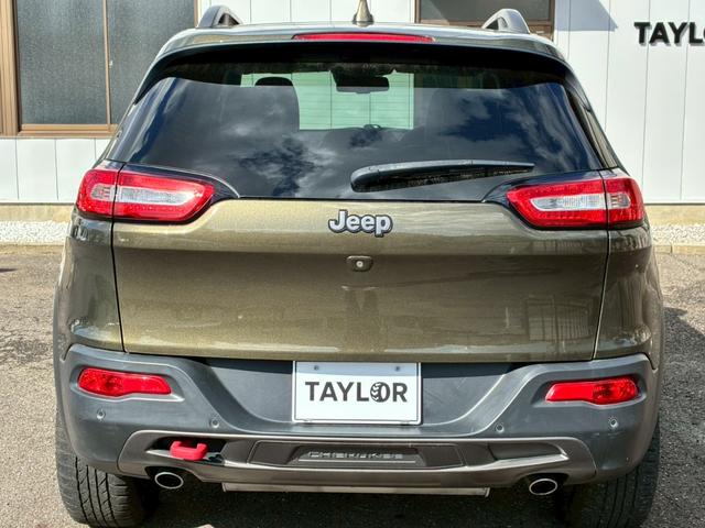 ジープ・チェロキー ウォーリアー　純正ナビ　バックカメラ　アダプティブクルーズコントロール　革シート　シートヒーター　パワーシート　パワーバックドア　ブラインドスポットモニター　Ｂｌｕｅｔｏｏｔｈ　アドバンスドブレーキアシスト（9枚目）