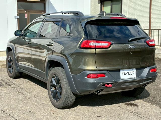 ジープ・チェロキー ウォーリアー　純正ナビ　バックカメラ　アダプティブクルーズコントロール　革シート　シートヒーター　パワーシート　パワーバックドア　ブラインドスポットモニター　Ｂｌｕｅｔｏｏｔｈ　アドバンスドブレーキアシスト（10枚目）