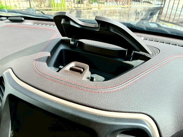 ジープ・チェロキー ウォーリアー　純正ナビ　バックカメラ　アダプティブクルーズコントロール　革シート　シートヒーター　パワーシート　パワーバックドア　ブラインドスポットモニター　Ｂｌｕｅｔｏｏｔｈ　アドバンスドブレーキアシスト（16枚目）