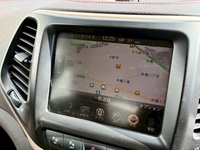 ジープ・チェロキー ウォーリアー　純正ナビ　バックカメラ　アダプティブクルーズコントロール　革シート　シートヒーター　パワーシート　パワーバックドア　ブラインドスポットモニター　Ｂｌｕｅｔｏｏｔｈ　アドバンスドブレーキアシスト（17枚目）