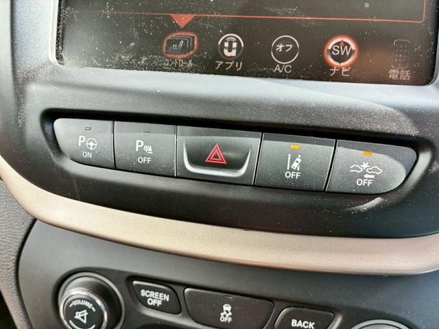 ジープ・チェロキー ウォーリアー　純正ナビ　バックカメラ　アダプティブクルーズコントロール　革シート　シートヒーター　パワーシート　パワーバックドア　ブラインドスポットモニター　Ｂｌｕｅｔｏｏｔｈ　アドバンスドブレーキアシスト（20枚目）