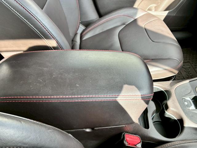 ジープ・チェロキー ウォーリアー　純正ナビ　バックカメラ　アダプティブクルーズコントロール　革シート　シートヒーター　パワーシート　パワーバックドア　ブラインドスポットモニター　Ｂｌｕｅｔｏｏｔｈ　アドバンスドブレーキアシスト（24枚目）