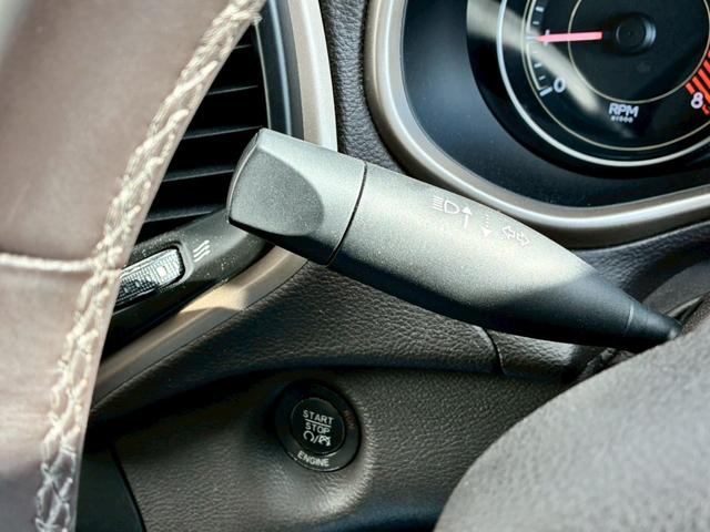 ジープ・チェロキー ウォーリアー　純正ナビ　バックカメラ　アダプティブクルーズコントロール　革シート　シートヒーター　パワーシート　パワーバックドア　ブラインドスポットモニター　Ｂｌｕｅｔｏｏｔｈ　アドバンスドブレーキアシスト（26枚目）