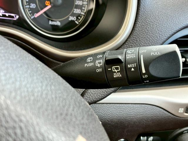 ジープ・チェロキー ウォーリアー　純正ナビ　バックカメラ　アダプティブクルーズコントロール　革シート　シートヒーター　パワーシート　パワーバックドア　ブラインドスポットモニター　Ｂｌｕｅｔｏｏｔｈ　アドバンスドブレーキアシスト（30枚目）