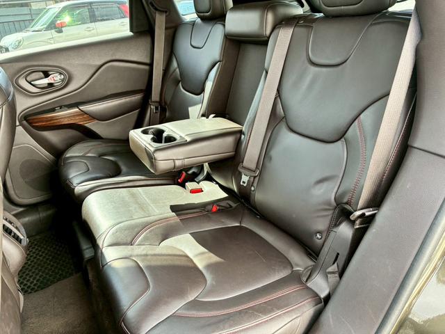 ジープ・チェロキー ウォーリアー　純正ナビ　バックカメラ　アダプティブクルーズコントロール　革シート　シートヒーター　パワーシート　パワーバックドア　ブラインドスポットモニター　Ｂｌｕｅｔｏｏｔｈ　アドバンスドブレーキアシスト（47枚目）