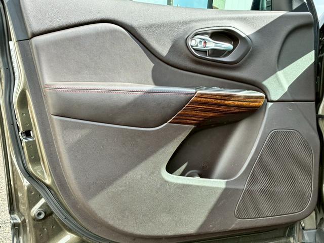 ジープ・チェロキー ウォーリアー　純正ナビ　バックカメラ　アダプティブクルーズコントロール　革シート　シートヒーター　パワーシート　パワーバックドア　ブラインドスポットモニター　Ｂｌｕｅｔｏｏｔｈ　アドバンスドブレーキアシスト（48枚目）