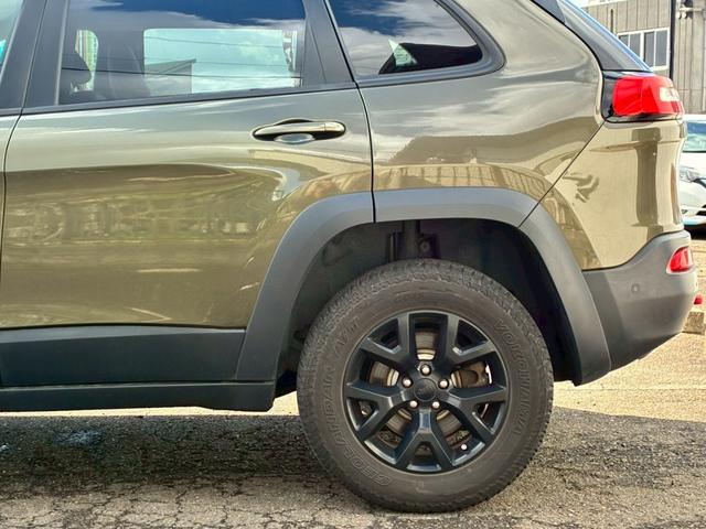 ジープ・チェロキー ウォーリアー　純正ナビ　バックカメラ　アダプティブクルーズコントロール　革シート　シートヒーター　パワーシート　パワーバックドア　ブラインドスポットモニター　Ｂｌｕｅｔｏｏｔｈ　アドバンスドブレーキアシスト（61枚目）