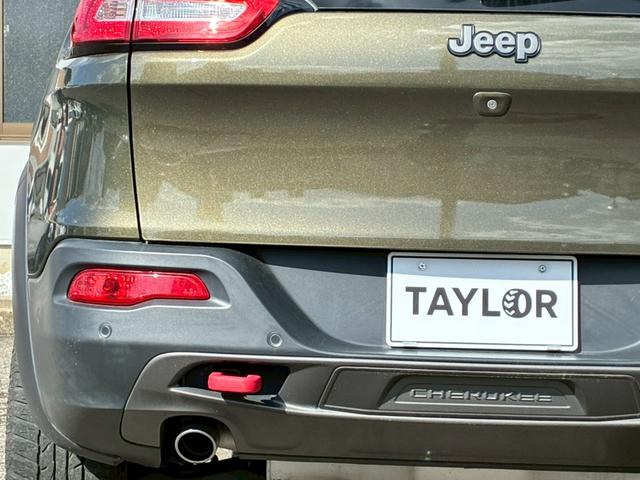 ジープ・チェロキー ウォーリアー　純正ナビ　バックカメラ　アダプティブクルーズコントロール　革シート　シートヒーター　パワーシート　パワーバックドア　ブラインドスポットモニター　Ｂｌｕｅｔｏｏｔｈ　アドバンスドブレーキアシスト（64枚目）