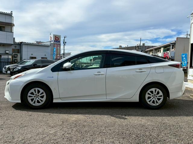 プリウス S ユーザー様買取 純正ナビ バックモニター ETC トヨタセーフティセンス LEDヘッドライト フォグランプ(7枚目)