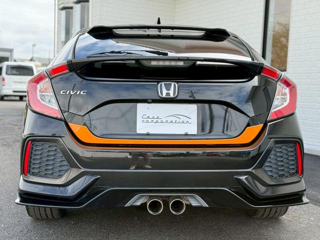 シビック ハッチバック　ホンダセンシング　モデューロ１８インチＡＷ　純正エアロパーツ　オレンジアクセントエクステリアパネル　カロッツェリア　バックカメラ　純正ドライブレコーダー　ビルトインＥＴＣ　　ステンレス製スポーツペダル　　オートクルーズ（9枚目）