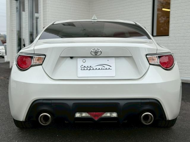 ８６ ＧＴ　純正ナビ　バックカメラ　ＥＴＣ　ＴＶ　ディスチャージライト　オートエアコン　オートライト　スマートキー　プッシュスタート　純正アルミホイール　外装色パールホワイト　マニュアル車　車検ロング　スペアキー（10枚目）