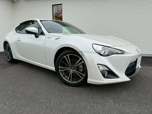 ８６ ＧＴ　純正ナビ　バックカメラ　ＥＴＣ　ＴＶ　ディスチャージライト　オートエアコン　オートライト　スマートキー　プッシュスタート　純正アルミホイール　外装色パールホワイト　マニュアル車　車検ロング　スペアキー（11枚目）