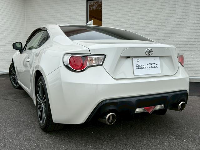 ８６ ＧＴ　純正ナビ　バックカメラ　ＥＴＣ　ＴＶ　ディスチャージライト　オートエアコン　オートライト　スマートキー　プッシュスタート　純正アルミホイール　外装色パールホワイト　マニュアル車　車検ロング　スペアキー（27枚目）