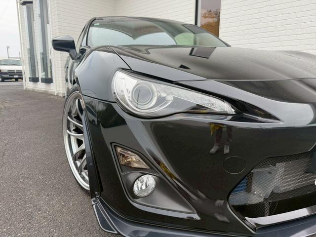 ８６ ＧＴ　エアロ　レカロシート　ＷＯＲＫＥ　ＭＯＴＩＯＮ１９インチＡＷ　ＢＬＩＴＺ車高調／３連メーター　ＭＯＭＯステアリング　社外ナビ　バックカメラ　ボンネットダンパー　ＶＡＬＥＮＴＩテールランプ／バックフォグ（18枚目）