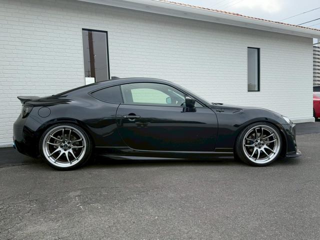 ８６ ＧＴ　エアロ　レカロシート　ＷＯＲＫＥ　ＭＯＴＩＯＮ１９インチＡＷ　ＢＬＩＴＺ車高調／３連メーター　ＭＯＭＯステアリング　社外ナビ　バックカメラ　ボンネットダンパー　ＶＡＬＥＮＴＩテールランプ／バックフォグ（21枚目）