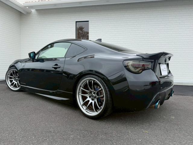 ８６ ＧＴ　エアロ　レカロシート　ＷＯＲＫＥ　ＭＯＴＩＯＮ１９インチＡＷ　ＢＬＩＴＺ車高調／３連メーター　ＭＯＭＯステアリング　社外ナビ　バックカメラ　ボンネットダンパー　ＶＡＬＥＮＴＩテールランプ／バックフォグ（25枚目）