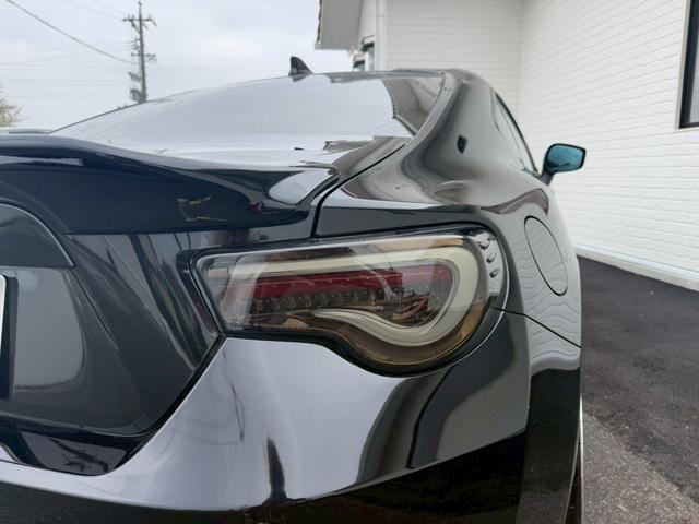 ８６ ＧＴ　エアロ　レカロシート　ＷＯＲＫＥ　ＭＯＴＩＯＮ１９インチＡＷ　ＢＬＩＴＺ車高調／３連メーター　ＭＯＭＯステアリング　社外ナビ　バックカメラ　ボンネットダンパー　ＶＡＬＥＮＴＩテールランプ／バックフォグ（33枚目）
