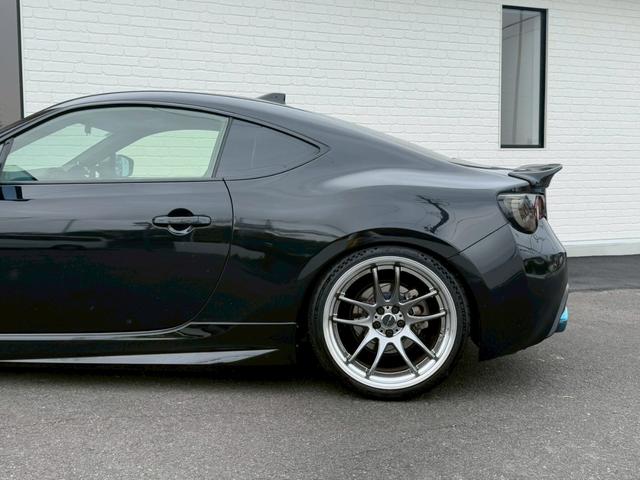８６ ＧＴ　エアロ　レカロシート　ＷＯＲＫＥ　ＭＯＴＩＯＮ１９インチＡＷ　ＢＬＩＴＺ車高調／３連メーター　ＭＯＭＯステアリング　社外ナビ　バックカメラ　ボンネットダンパー　ＶＡＬＥＮＴＩテールランプ／バックフォグ（36枚目）