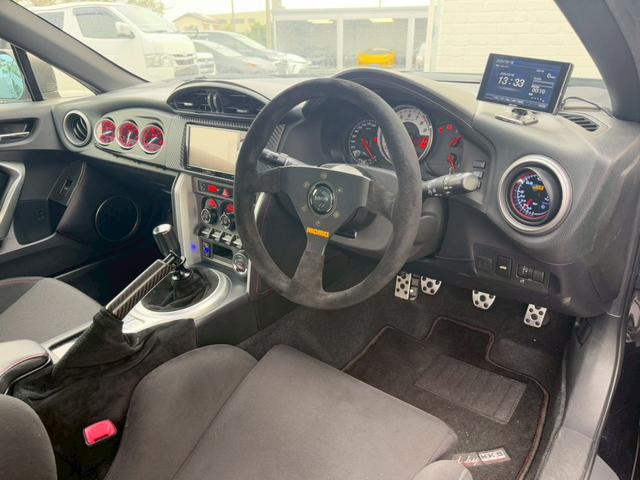 ８６ ＧＴ　エアロ　レカロシート　ＷＯＲＫＥ　ＭＯＴＩＯＮ１９インチＡＷ　ＢＬＩＴＺ車高調／３連メーター　ＭＯＭＯステアリング　社外ナビ　バックカメラ　ボンネットダンパー　ＶＡＬＥＮＴＩテールランプ／バックフォグ（39枚目）