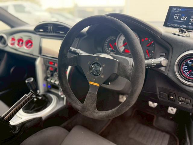 ８６ ＧＴ　エアロ　レカロシート　ＷＯＲＫＥ　ＭＯＴＩＯＮ１９インチＡＷ　ＢＬＩＴＺ車高調／３連メーター　ＭＯＭＯステアリング　社外ナビ　バックカメラ　ボンネットダンパー　ＶＡＬＥＮＴＩテールランプ／バックフォグ（41枚目）