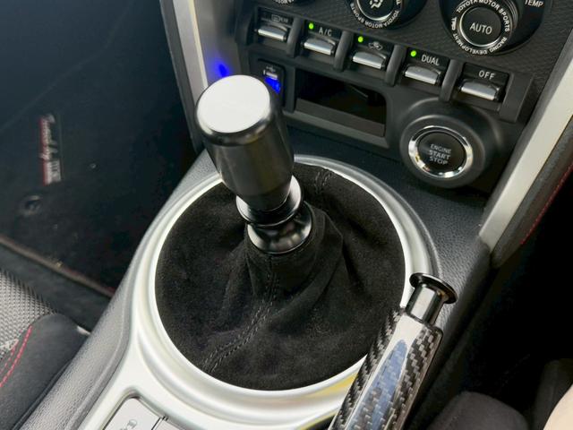 ８６ ＧＴ　エアロ　レカロシート　ＷＯＲＫＥ　ＭＯＴＩＯＮ１９インチＡＷ　ＢＬＩＴＺ車高調／３連メーター　ＭＯＭＯステアリング　社外ナビ　バックカメラ　ボンネットダンパー　ＶＡＬＥＮＴＩテールランプ／バックフォグ（51枚目）