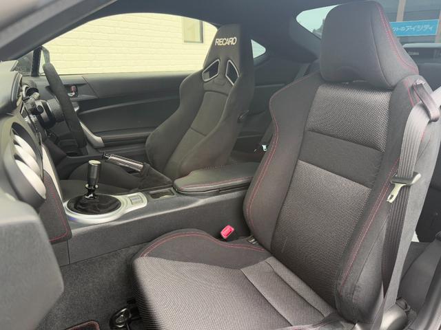 ８６ ＧＴ　エアロ　レカロシート　ＷＯＲＫＥ　ＭＯＴＩＯＮ１９インチＡＷ　ＢＬＩＴＺ車高調／３連メーター　ＭＯＭＯステアリング　社外ナビ　バックカメラ　ボンネットダンパー　ＶＡＬＥＮＴＩテールランプ／バックフォグ（63枚目）