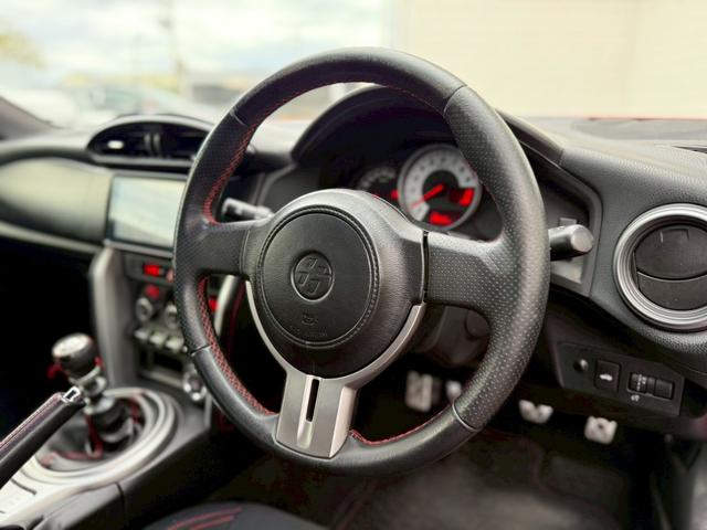 ８６ ＧＴ　モデリスタエアロ（Ｆ／Ｓ／Ｒ）　ＴＲＤハイレスポンススポーツマフラー　ＴＲＤマフラーガーニッシュ　ＴＲＤ車高調　純正１７インチＡＷ　純正ナビ　バックカメラ　フルセグＴＶ　ＥＴＣ　オートライト　ドラレコ（7枚目）