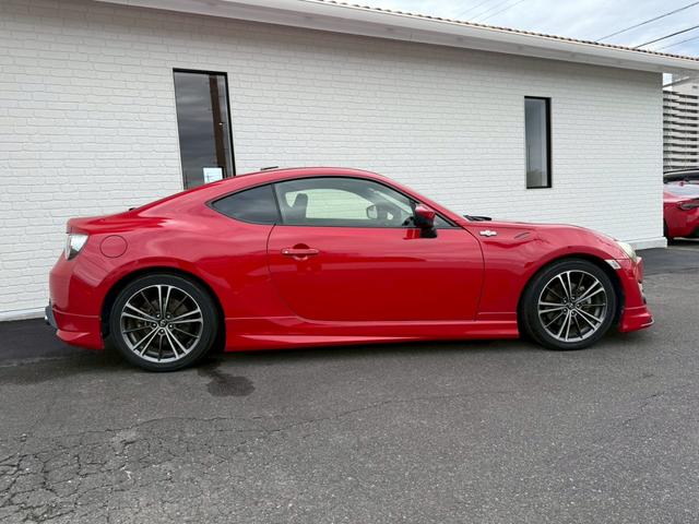 ８６ ＧＴ　モデリスタエアロ（Ｆ／Ｓ／Ｒ）　ＴＲＤハイレスポンススポーツマフラー　ＴＲＤマフラーガーニッシュ　ＴＲＤ車高調　純正１７インチＡＷ　純正ナビ　バックカメラ　フルセグＴＶ　ＥＴＣ　オートライト　ドラレコ（21枚目）