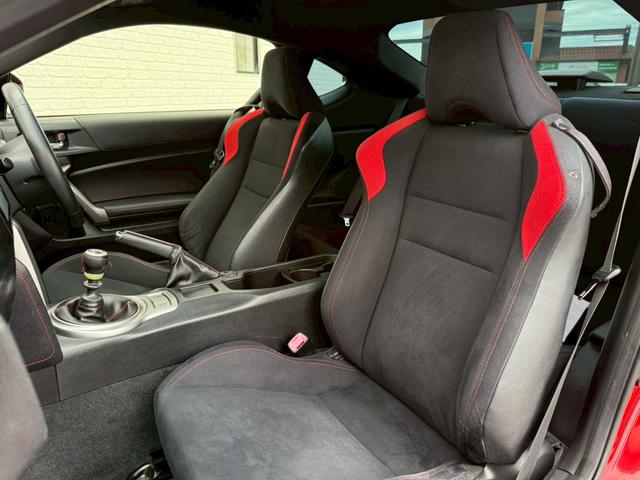 ８６ ＧＴ　モデリスタエアロ（Ｆ／Ｓ／Ｒ）　ＴＲＤハイレスポンススポーツマフラー　ＴＲＤマフラーガーニッシュ　ＴＲＤ車高調　純正１７インチＡＷ　純正ナビ　バックカメラ　フルセグＴＶ　ＥＴＣ　オートライト　ドラレコ（61枚目）