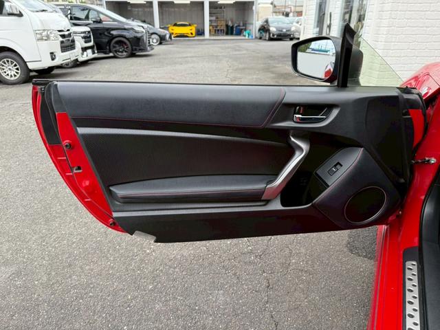８６ ＧＴ　モデリスタエアロ（Ｆ／Ｓ／Ｒ）　ＴＲＤハイレスポンススポーツマフラー　ＴＲＤマフラーガーニッシュ　ＴＲＤ車高調　純正１７インチＡＷ　純正ナビ　バックカメラ　フルセグＴＶ　ＥＴＣ　オートライト　ドラレコ（66枚目）