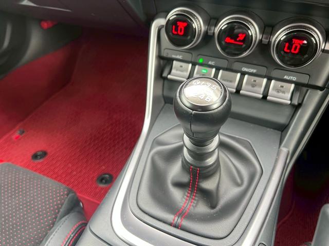 GR86 RZ 6速MT 純正18インチAW 黒革ウルトラスエードコンビシート シートヒーター クルーズコントロール スポーツアルミペダル LEDヘッドライト 純正ナビ フルセグTV スマートキー ハーフレザーシート(7枚目)