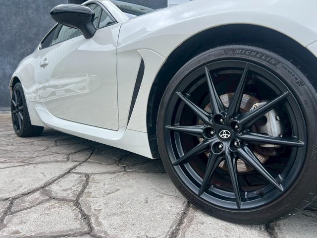 GR86 RZ 6速MT 純正18インチAW 黒革ウルトラスエードコンビシート シートヒーター クルーズコントロール スポーツアルミペダル LEDヘッドライト 純正ナビ フルセグTV スマートキー ハーフレザーシート(18枚目)