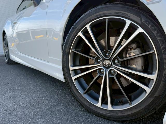 ８６ ＧＴ　モデリスタエアロ（Ｆ／Ｓ／Ｒ）　ブジツボ製マフラー　社外エアクリーナー　純正７インチナビ　フルセグＴＶ　ＥＴＣ　純正１７インチアルミホイール　オートライト　プッシュボタンスタート　スマートキー　ＬＥＤ（14枚目）