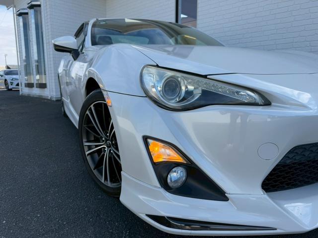 ８６ ＧＴ　モデリスタエアロ（Ｆ／Ｓ／Ｒ）　ブジツボ製マフラー　社外エアクリーナー　純正７インチナビ　フルセグＴＶ　ＥＴＣ　純正１７インチアルミホイール　オートライト　プッシュボタンスタート　スマートキー　ＬＥＤ（17枚目）