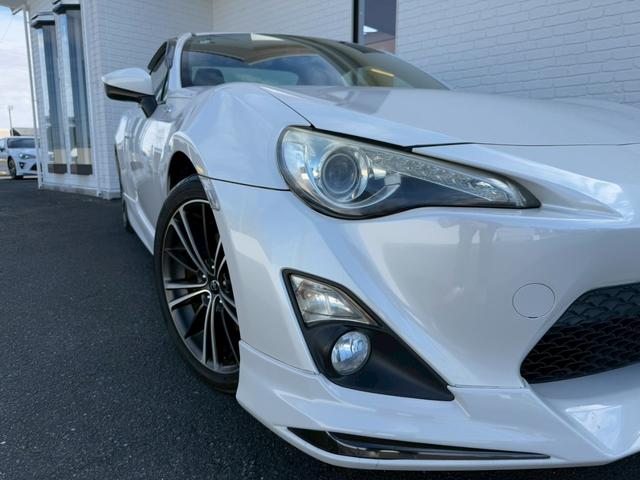 ８６ ＧＴ　モデリスタエアロ（Ｆ／Ｓ／Ｒ）　ブジツボ製マフラー　社外エアクリーナー　純正７インチナビ　フルセグＴＶ　ＥＴＣ　純正１７インチアルミホイール　オートライト　プッシュボタンスタート　スマートキー　ＬＥＤ（18枚目）