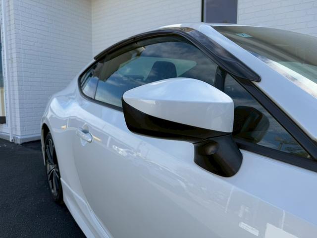 ８６ ＧＴ　モデリスタエアロ（Ｆ／Ｓ／Ｒ）　ブジツボ製マフラー　社外エアクリーナー　純正７インチナビ　フルセグＴＶ　ＥＴＣ　純正１７インチアルミホイール　オートライト　プッシュボタンスタート　スマートキー　ＬＥＤ（19枚目）