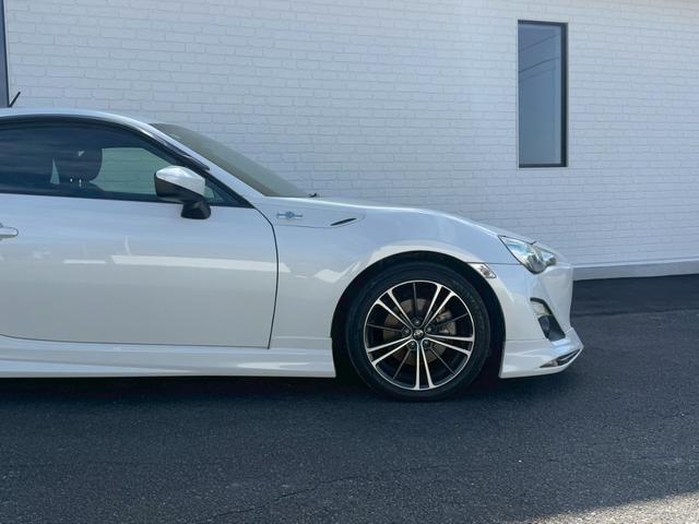 ８６ ＧＴ　モデリスタエアロ（Ｆ／Ｓ／Ｒ）　ブジツボ製マフラー　社外エアクリーナー　純正７インチナビ　フルセグＴＶ　ＥＴＣ　純正１７インチアルミホイール　オートライト　プッシュボタンスタート　スマートキー　ＬＥＤ（21枚目）