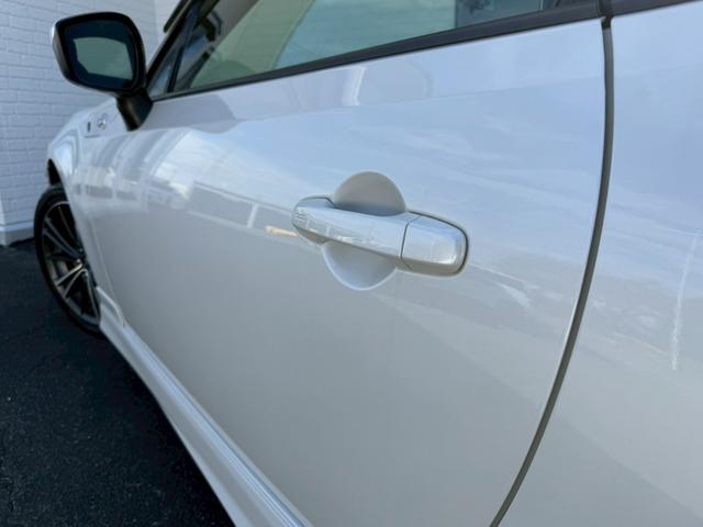 ８６ ＧＴ　モデリスタエアロ（Ｆ／Ｓ／Ｒ）　ブジツボ製マフラー　社外エアクリーナー　純正７インチナビ　フルセグＴＶ　ＥＴＣ　純正１７インチアルミホイール　オートライト　プッシュボタンスタート　スマートキー　ＬＥＤ（30枚目）