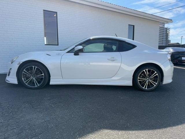 ８６ ＧＴ　モデリスタエアロ（Ｆ／Ｓ／Ｒ）　ブジツボ製マフラー　社外エアクリーナー　純正７インチナビ　フルセグＴＶ　ＥＴＣ　純正１７インチアルミホイール　オートライト　プッシュボタンスタート　スマートキー　ＬＥＤ（34枚目）