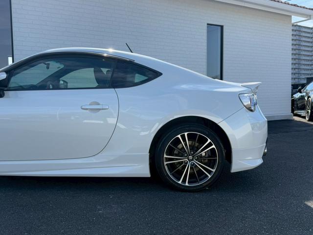 ８６ ＧＴ　モデリスタエアロ（Ｆ／Ｓ／Ｒ）　ブジツボ製マフラー　社外エアクリーナー　純正７インチナビ　フルセグＴＶ　ＥＴＣ　純正１７インチアルミホイール　オートライト　プッシュボタンスタート　スマートキー　ＬＥＤ（35枚目）