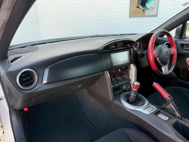 ８６ ＧＴ　モデリスタエアロ（Ｆ／Ｓ／Ｒ）　ブジツボ製マフラー　社外エアクリーナー　純正７インチナビ　フルセグＴＶ　ＥＴＣ　純正１７インチアルミホイール　オートライト　プッシュボタンスタート　スマートキー　ＬＥＤ（38枚目）