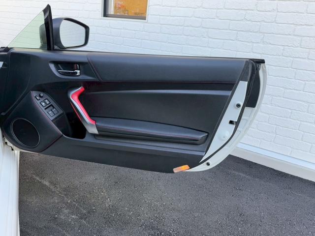 ８６ ＧＴ　モデリスタエアロ（Ｆ／Ｓ／Ｒ）　ブジツボ製マフラー　社外エアクリーナー　純正７インチナビ　フルセグＴＶ　ＥＴＣ　純正１７インチアルミホイール　オートライト　プッシュボタンスタート　スマートキー　ＬＥＤ（57枚目）