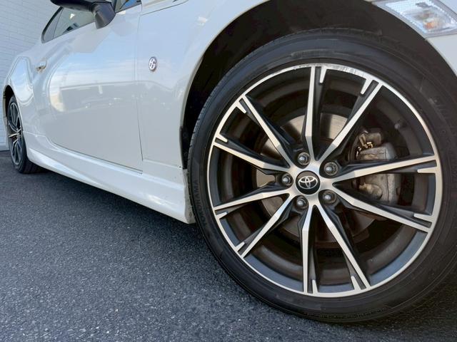 ８６ ＧＴ　モデリスタエアロ（Ｆ／Ｓ／Ｒ）　純正ナビ　フルセグＴＶ　バックカメラ　クルーズコントロール　ＬＥＤヘッドライト　純正１７インチアルミ　パドルシフト　オートライト　ＥＴＣ　スマートキー　プッシュスタート（8枚目）