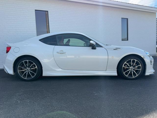 ８６ ＧＴ　モデリスタエアロ（Ｆ／Ｓ／Ｒ）　純正ナビ　フルセグＴＶ　バックカメラ　クルーズコントロール　ＬＥＤヘッドライト　純正１７インチアルミ　パドルシフト　オートライト　ＥＴＣ　スマートキー　プッシュスタート（21枚目）