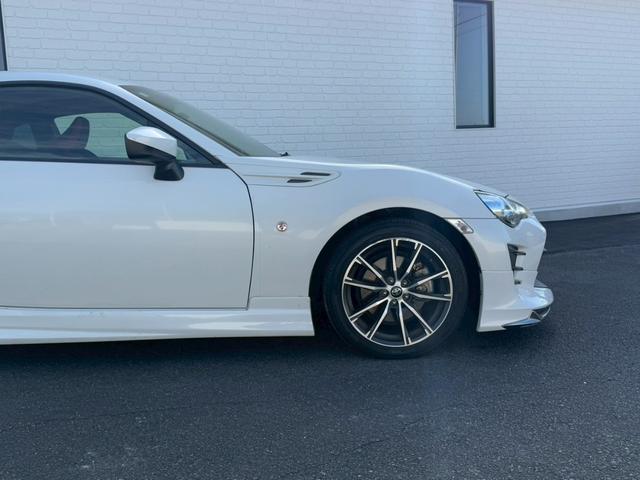 ８６ ＧＴ　モデリスタエアロ（Ｆ／Ｓ／Ｒ）　純正ナビ　フルセグＴＶ　バックカメラ　クルーズコントロール　ＬＥＤヘッドライト　純正１７インチアルミ　パドルシフト　オートライト　ＥＴＣ　スマートキー　プッシュスタート（22枚目）