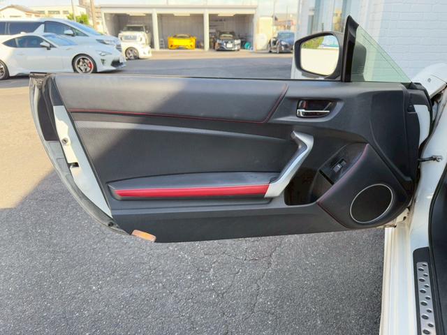 ８６ ＧＴ　モデリスタエアロ（Ｆ／Ｓ／Ｒ）　純正ナビ　フルセグＴＶ　バックカメラ　クルーズコントロール　ＬＥＤヘッドライト　純正１７インチアルミ　パドルシフト　オートライト　ＥＴＣ　スマートキー　プッシュスタート（63枚目）